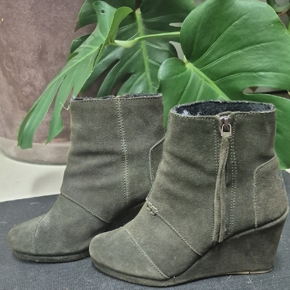 Toms Olive Suede Wedge Boots